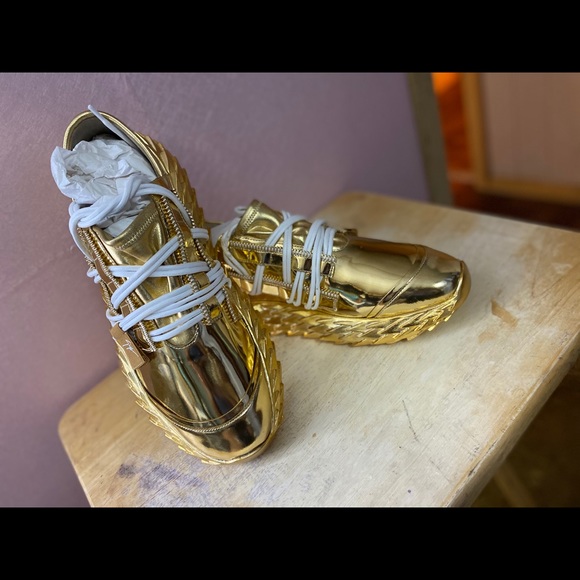 Giuseppe Zanotti low top spiked sole sneakers - Picture 2 of 4